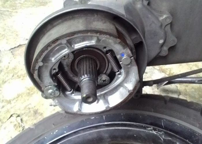 Ganti Kampas Rem Belakang Motor MeticGampang Banget